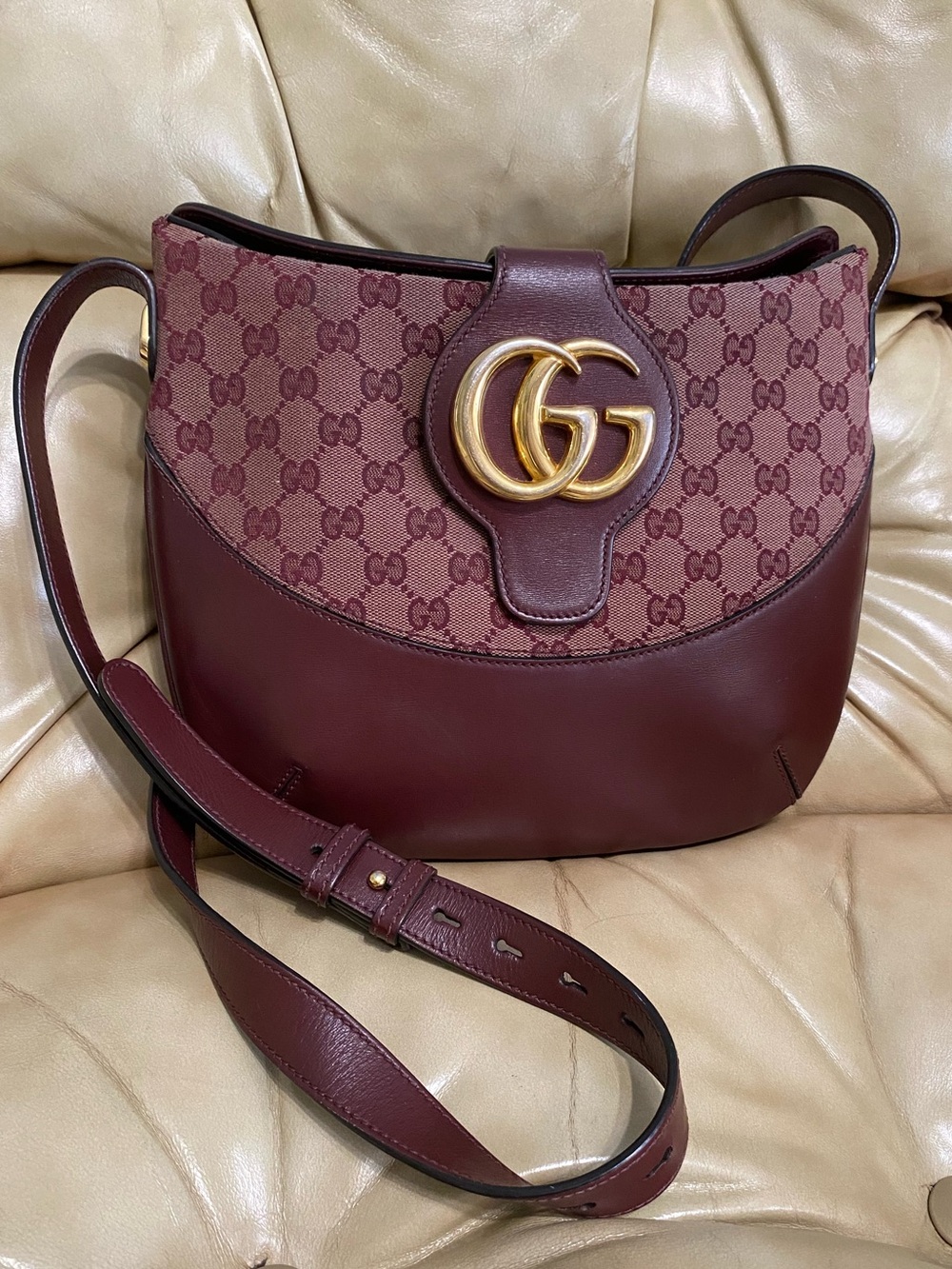 Gucci Arli GG Crossbody Bag Burgundy Authentic COA Canvas Leather Hobo
